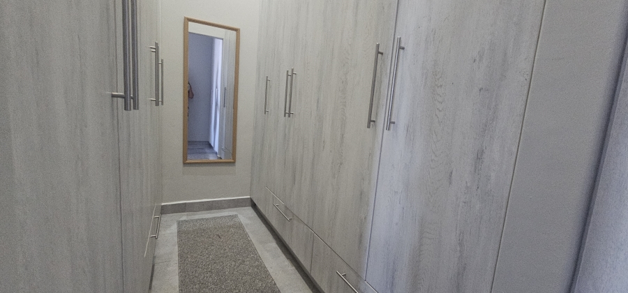 5 Bedroom Property for Sale in Myburgh Park Western Cape